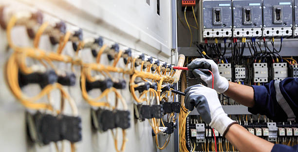 Professional Electrician technician working in Utica, NE
